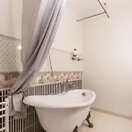 Spacious 2bdr In Old Town *