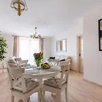 Apartment Spacious 2bdr In Old Town *