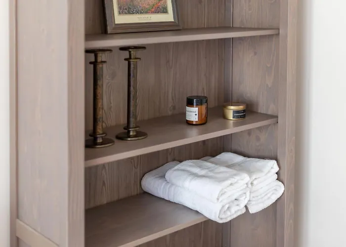 Spacious 2bdr In Old Town Butas *