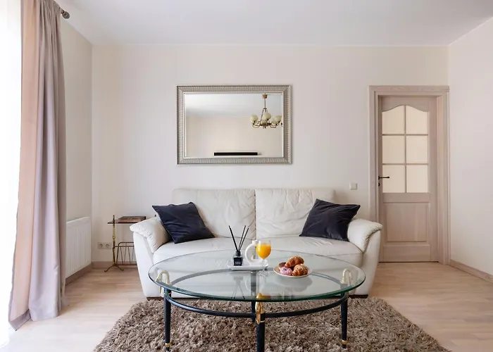 Spacious 2bdr In Old Town