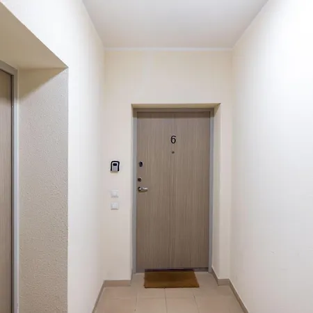 Spacious 2bdr In Old Town