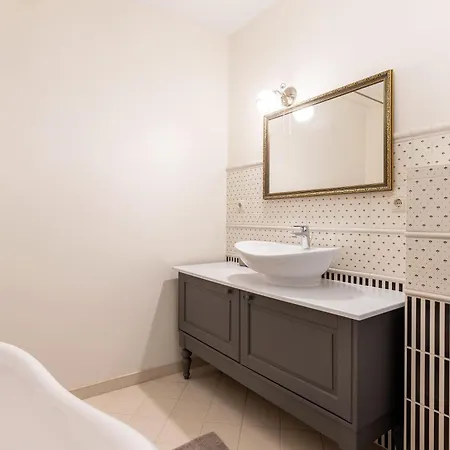 Lägenhet Spacious 2bdr In Old Town Vilnius