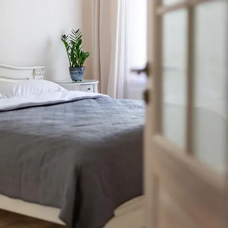 Spacious 2bdr In Old Town Апартаменты *