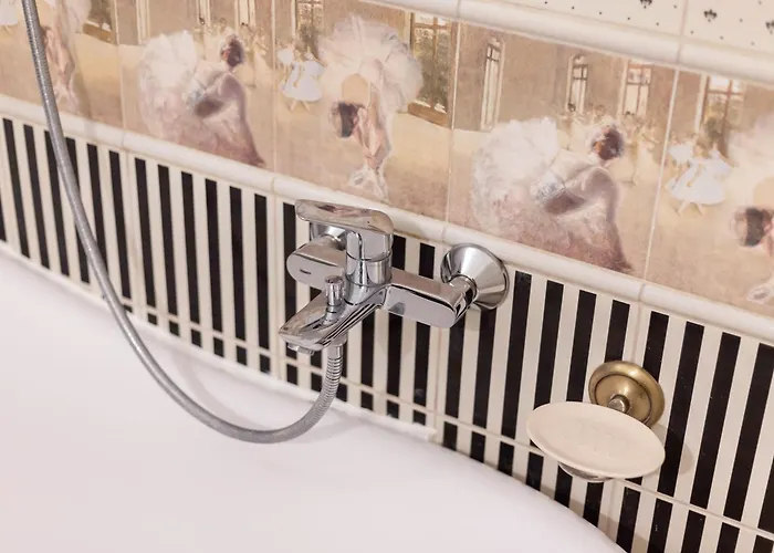 Spacious 2bdr In Old Town Appartement *